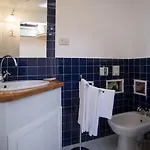 Castello Delle Quattro Torra Bed & Breakfast 3*