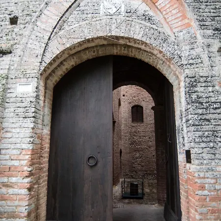 Castello Delle Quattro Torra 住宿加早餐酒店