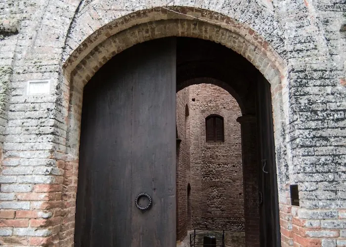 Castello Delle Quattro Torra Bed & Breakfast