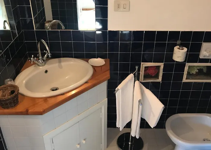 Castello Delle Quattro Torra Bed & Breakfast