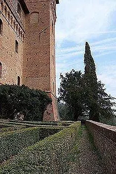 Castello Delle Quattro Torra B&B